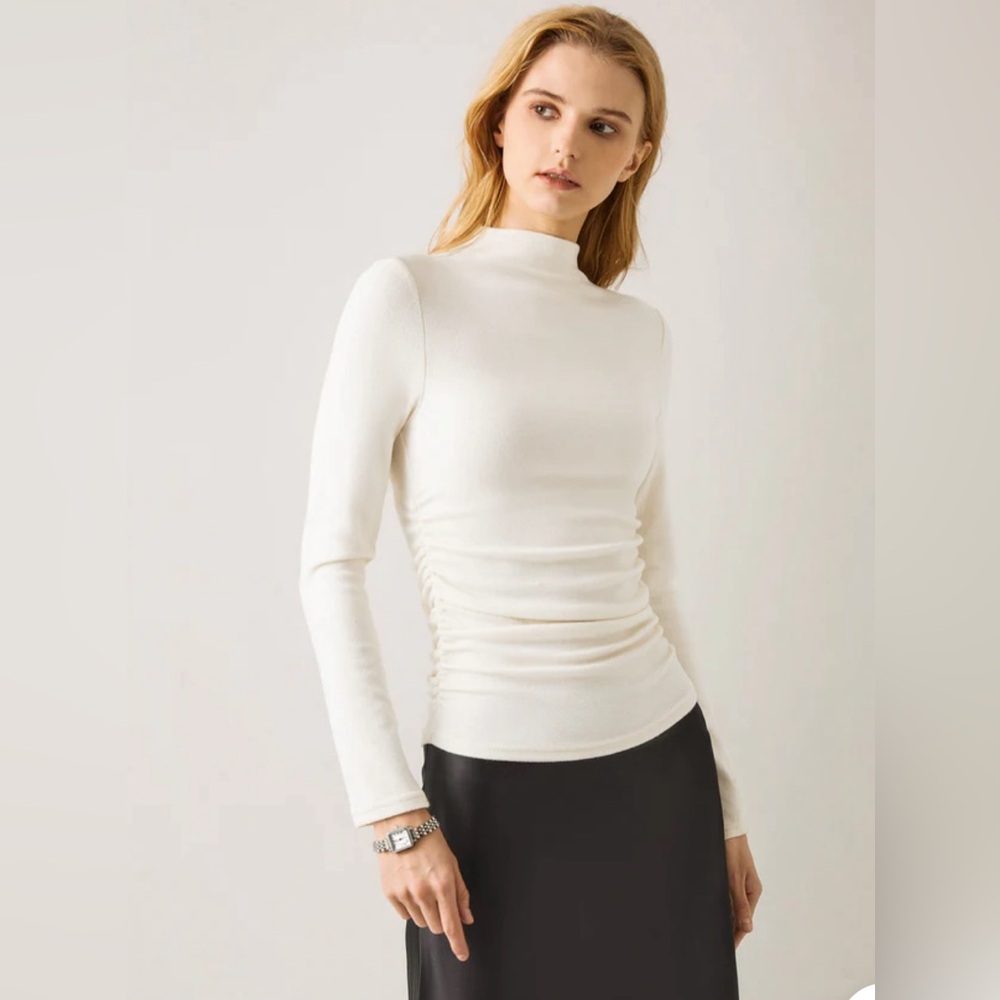 NWT. OGL Thermal Ruched Sides Tuckable Mockneck. TopOff White. Size Small.